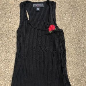 Black tanktop with Rose detail